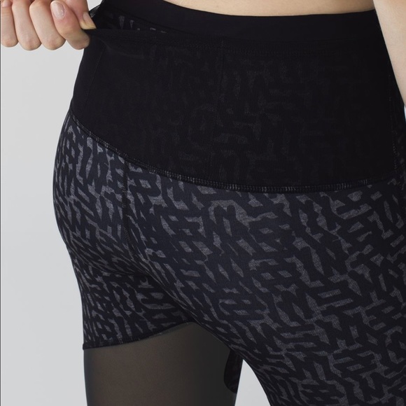 Lululemon Running In The City 7/8 Tight *Full-On Luxtreme - Picture 2 of 6